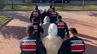 Konya Yolu’nda minibüsün kapısından bin 120 uyuşturucu hap çıktı!