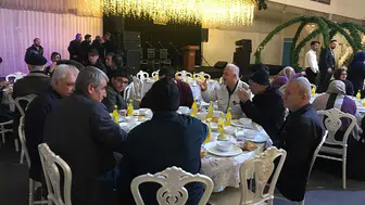 Konya'daki Ramazan sofrası engelleri kaldırdı! Dünya Görmeyenler Derneği iftarda buluştu