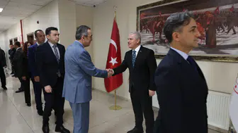 Konya Valisi Akın, mesainin ilk günü o isimlerle bayramlaştı