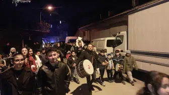 Geleneği yaşattılar! Konya'da çocuklardan manili Ramazan turu