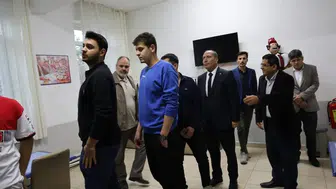 Konyalı Başkan Aydın, öğrencilerle birlikte sıraya durdu