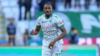 Konyaspor'un Kongolu sağ beki altın karmada