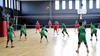 Konya'da ortaokullar arası voleybol heyecanı başladı