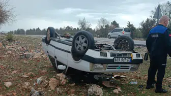 Konya’da ölümden döndüler: Otomobil ters döndü