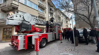 Konya'daki yangın korkuttu! Mahsur kalanlar kurtarıldı