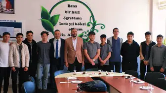 Konyalı Başkan okul saldırısı sonrası öğrencilerle buluşarak anlamlı etkinliğe katıldı