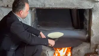 Konyalı Başkan ocak başına oturdu, ekmek pişirdi