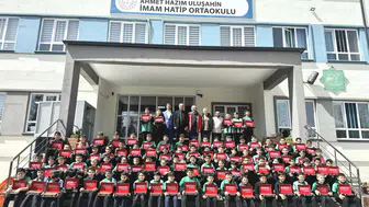 Konya’da mukabeleye katılan gençlere Konyaspor forması hediye edildi