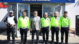 Konya'da Polis Haftası’nda dikkat çeken buluşma: Hediye takdimi yapıldı