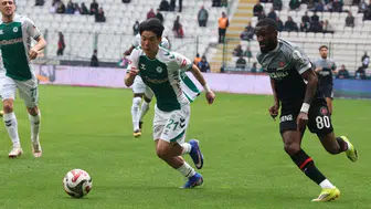 Konyaspor'da Jin-ho Jo sağ bekte oynadı