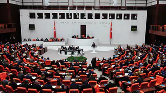 Yeni yasa kabul edildi! Doğum izni uzatıldı, sosyal medyaya yaş sınırı geldi