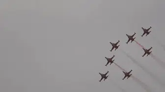 Konya’da gökyüzü çocuklar için renklendi: SOLOTÜRK ve Türk Yıldızları’ndan özel gösteri