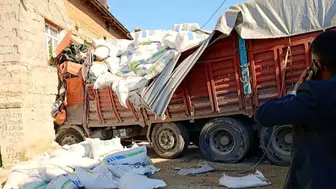 Konya'da kamyon kontrolden çıktı, eve çarptı!