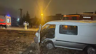 Karaman’da yağış kazayı beraberinde getirdi: Minibüs üç takla attı