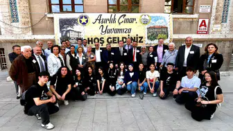 Yıllar sonra aynı sıralarda buluştular: Konya Lisesi’nde nostalji dolu gün