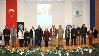 Konya’da Mevlânâ’nın torunu konuştu: “Hayata dolu tarafından bakın”