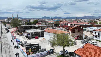 Konya'da Mevlana Türbesi arkasında yükselen yapı merak uyandırdı!