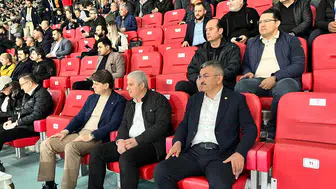 Konyaspor- Fenerbahçe maçını dikkat çeken isimler seyrediyor