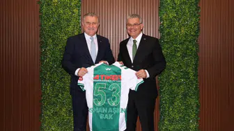 Spor Bakanı Bak’a Konyaspor forması hediye edildi