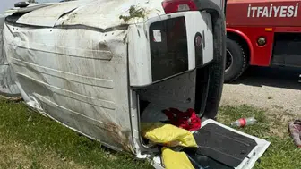 Karaman’da kontrolden çıkan araç yol kenarına savruldu