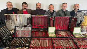 Mezatlara büyük ilgi! Konya'da tespih meraklıları bu kafede buluşuyor