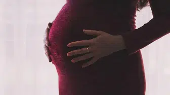Doğum sonrası ayrılış artıyor! Kadın istihdamı alarm veriyor