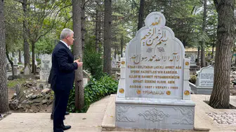 Konya Valisi o mübarek zatın kabrine gitti!