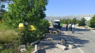 Konya’da kontrolden çıkan otomobil takla attı