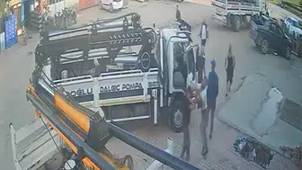 Konya’da sanayi sitesinde kavga kamerada! Tekme tokat saldırdılar