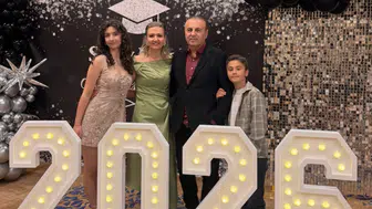 Baydar ailesinin mutlu günü! Elif Naz mezun oldu