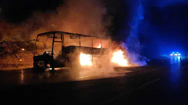 Otoyolda 39 yolcusu bulunan otobüs alev alev yandı