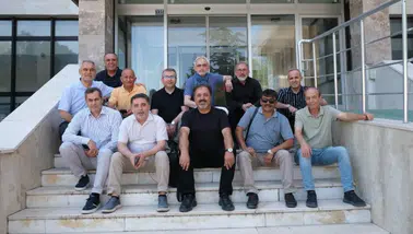 35 yıl sonra aynı sırada buluştular! Konya’da duygulandıran buluşma