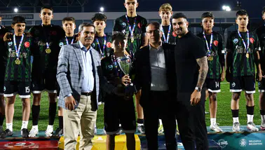 Konyaspor kaptanı kupa törenine katıldı