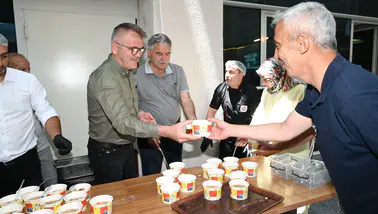 Konya'da binlerce kişiye aşure ikramı! Muharrem'in bereketi paylaşıldı