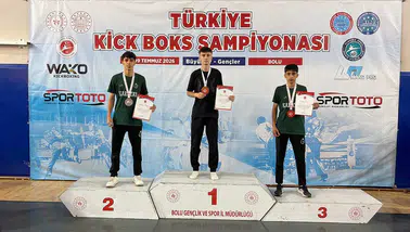 Kick boksta Karatay rüzgarı! İki sporcudan Türkiye derecesi