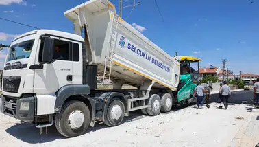 1050 ton asfalt serilecek! Selçuklu’da yollar yenileniyor