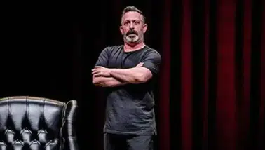 Komedyen Cem Yılmaz’dan üzen haber geldi