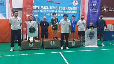 Kendilerinden 2 yaş büyük rakiplerle yarıştılar! Konya’dan şampiyonluk geldi