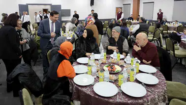 Konya’da anlamlı iftar: Alzheimer hastaları ve aileleri aynı sofrada