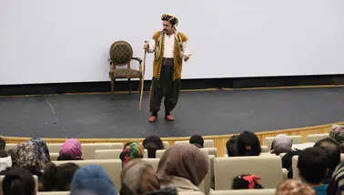 Konya'da 'Meddah Osman Ağa' çocuklarla buluştu