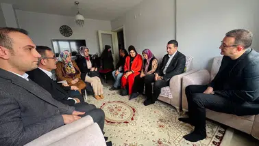 CHP’li Vekil Bektaş, katledilen Fatmanur Öğretmen’in annesini ziyaret etti