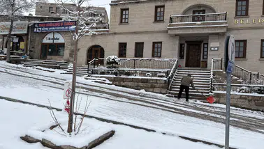 Aksaray’da nisan ayında yağan kar çiftçiyi tedirgin etti