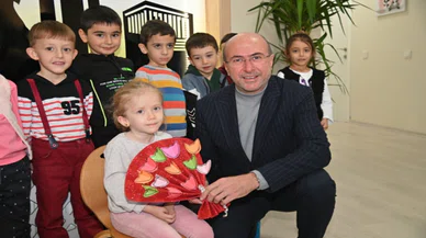 Konya'da anaokulu öğrencilerine sürpriz misafir... Çiçeklerle karşılandı...