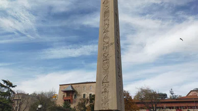 Sultanahmet Meydanı’nda 200 ton ağırlığındaki o taşın sırrı ne?