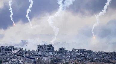 İsrail dehşet saçıyor! Kampları bombaladı...