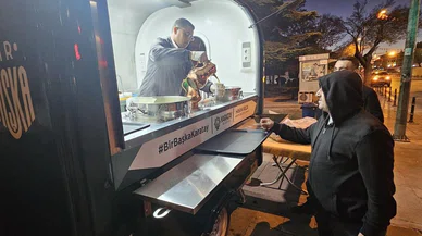 Karatay Belediyesi'nden sıcak ikram! İşçilerin içi ısınıyor...