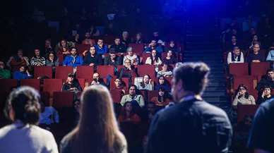 Herkesin merak ettiği film izleyiciyle buluştu!