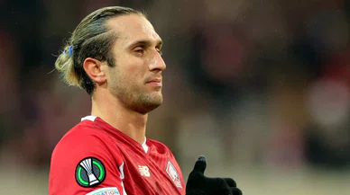 Milli futbolcu maçtayken evi soyuldu!
