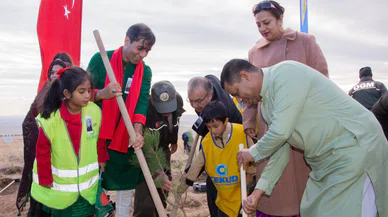 Bangladeş için gelecek nesillere oksijen olacaklar! SÜ'de kutsal etkinlik...