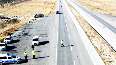Konya'da dron ile trafik denetimi ! 102 bin 36 liralık ceza yazıldı...